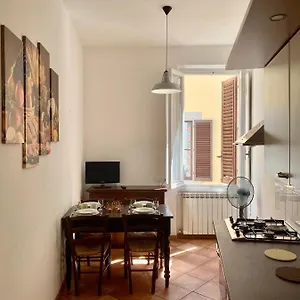 Nice & Roomy Behind The Uffizi Museum Firenze